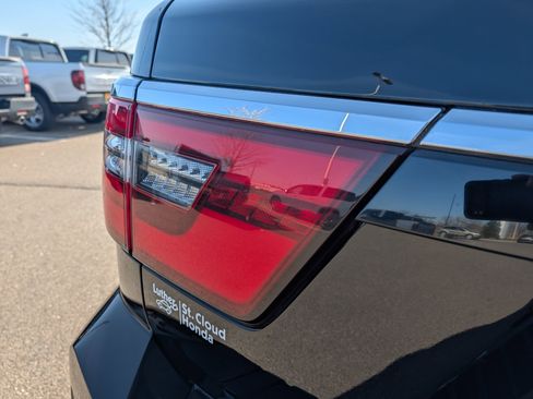 Used 2021 Nissan Armada SV image 17