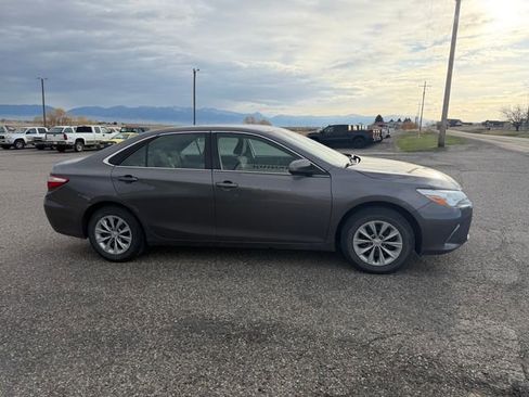 Used 2015 Toyota Camry LE image 3