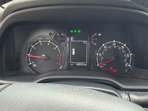 Used 2022 Toyota 4Runner SR5 Premium w/ Moonroof Package RWD image 10