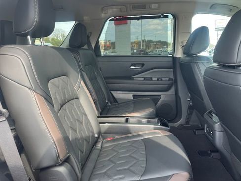 New 2026 Nissan Pathfinder Platinum image 12