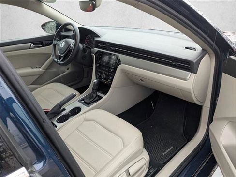 Used 2021 Volkswagen Passat 2.0T SE w/ Luggage Net & Mats Package image 22