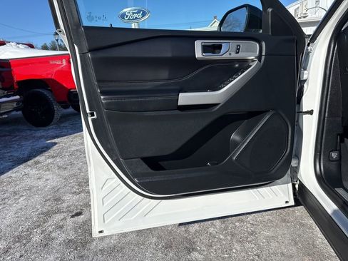 Used 2023 Ford Explorer Limited image 15