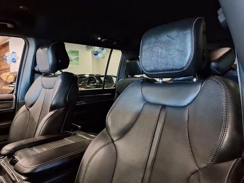 Used 2022 Jeep Wagoneer Series III w/ Flexible Seating Group image 17