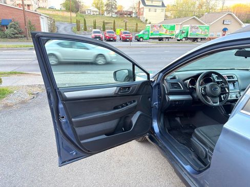 Used 2018 Subaru Outback 2.5i image 10