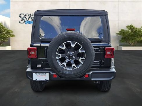 Used 2025 Jeep Wrangler Unlimited Sahara AWD/4WD image 4