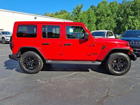 Used 2022 Jeep Wrangler Unlimited Sahara AWD/4WD image 7