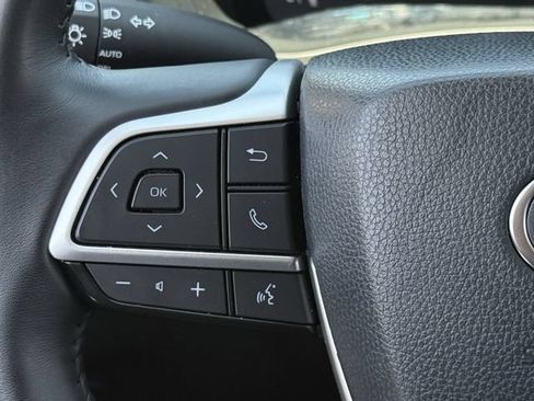 Used 2025 Toyota Grand Highlander AWD image 13