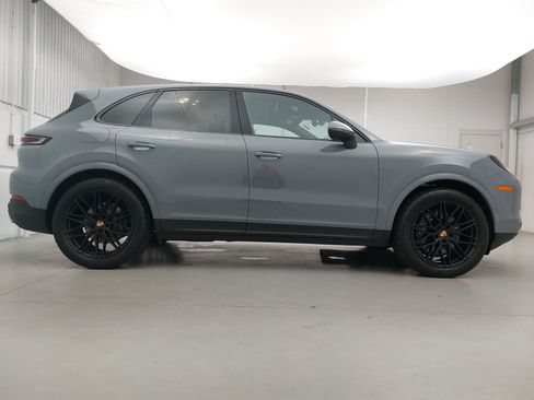 Certified 2026 Porsche Cayenne AWD/4WD image 8