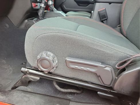 Used 2024 Jeep Wrangler Unlimited Rubicon AWD/4WD image 12