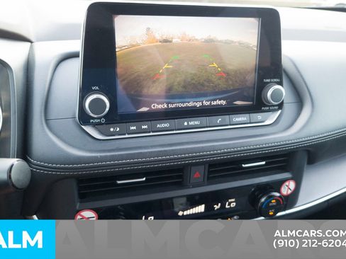 Used 2023 Nissan Rogue SV image 9