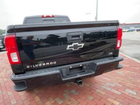 Used 2017 Chevrolet Silverado 1500 LTZ Z71 w/ LTZ Plus Package AWD/4WD image 8