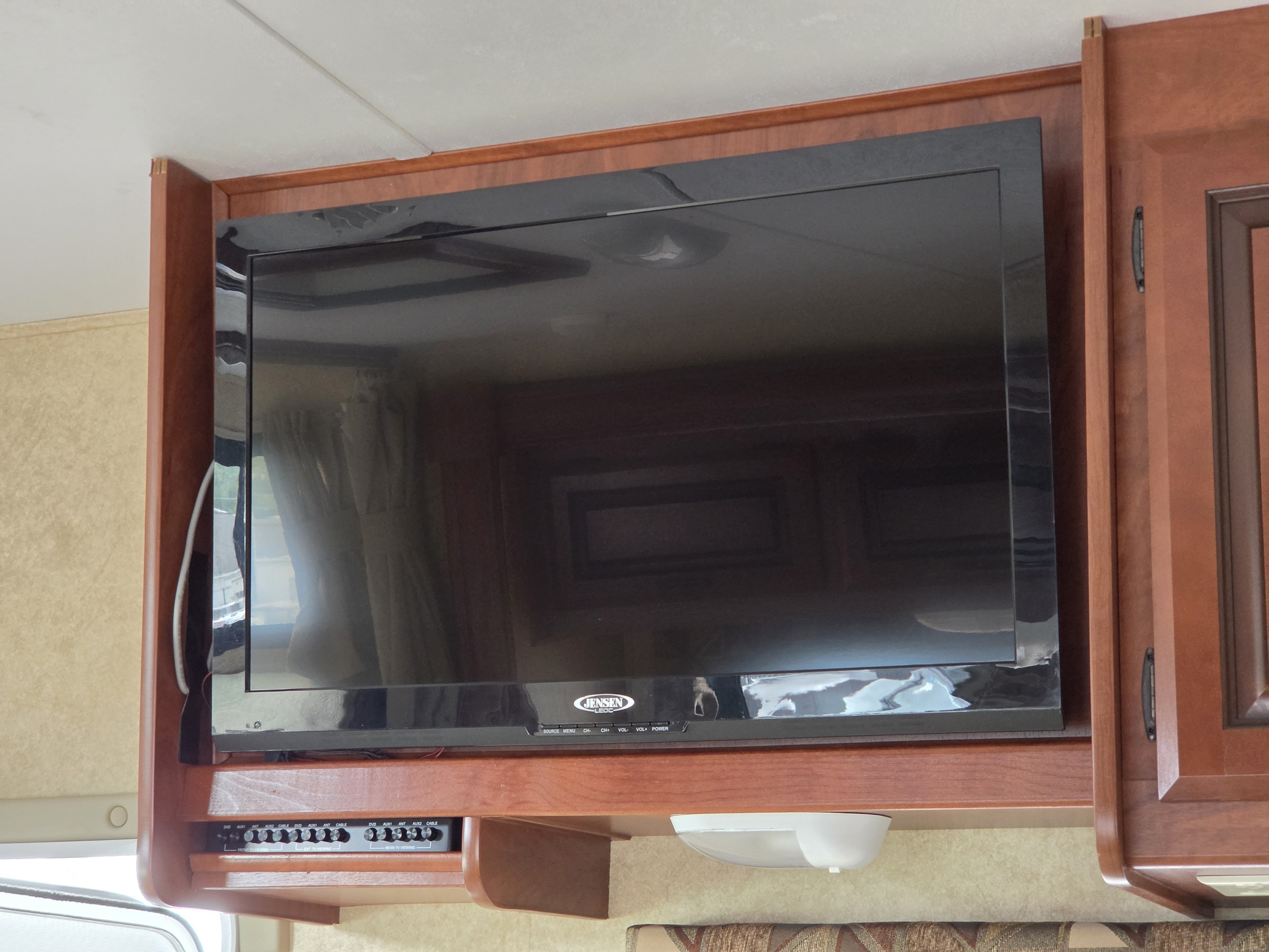 Used 2012 Ford E-450 and Econoline 450 Super Duty w/ Motorhome Prep Pkg RWD image 27