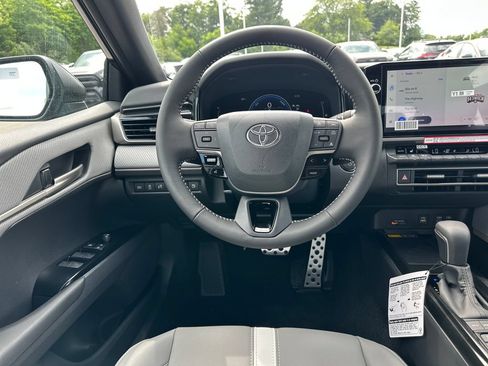 Used 2026 Toyota Camry SE FWD image 18