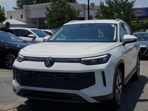 Certified 2025 Volkswagen Tiguan S AWD/4WD image 36