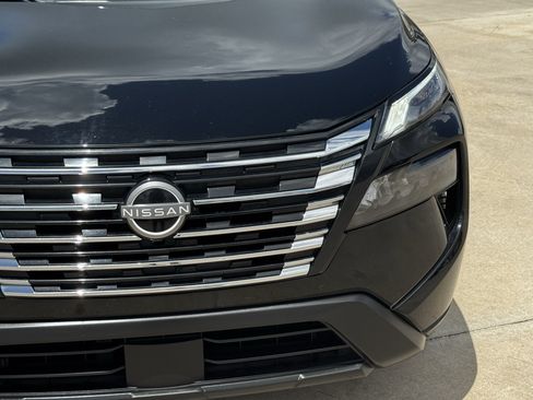 Used 2024 Nissan Rogue SV FWD image 5