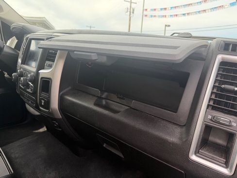 Used 2019 RAM 1500 Classic SLT w/ Black Appearance Group AWD/4WD image 27