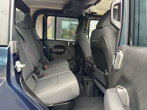 Used 2025 Jeep Gladiator Rubicon w/ Convenience Group image 15