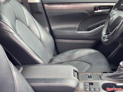 Used 2023 Toyota Highlander Limited image 13