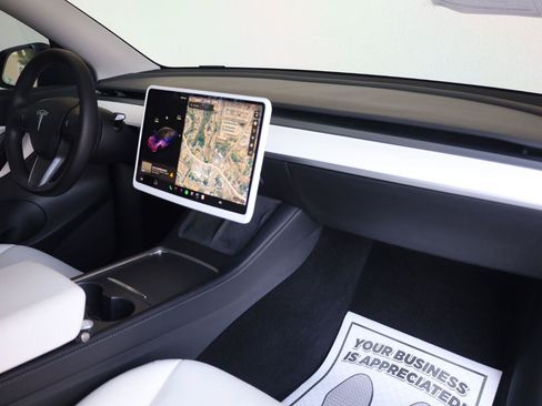Used 2022 Tesla Model Y Performance AWD/4WD image 28