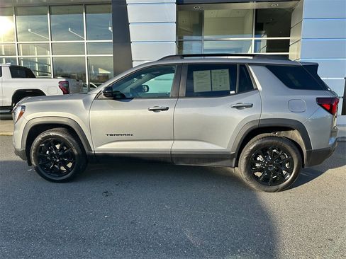 Used 2026 GMC Terrain Elevation w/ Elevation Premium Package image 2