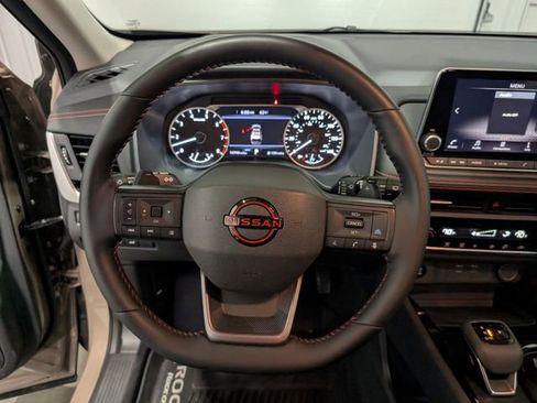 Used 2025 Nissan Rogue SV image 16