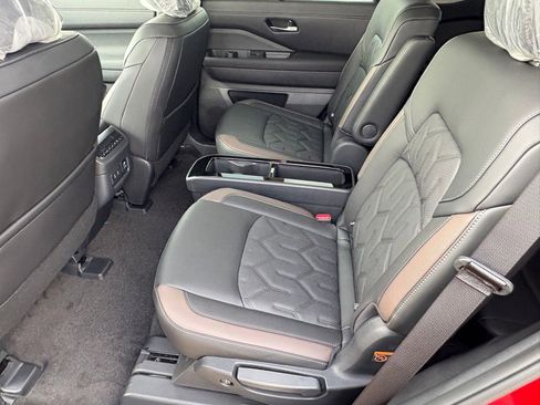 New 2026 Nissan Pathfinder Platinum FWD image 21