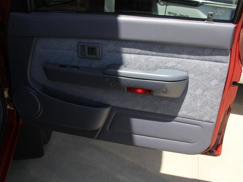 Used 2000 Toyota Tacoma 4x4 Regular Cab image 17