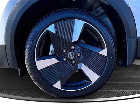 Certified 2025 Nissan Kicks SR image 32