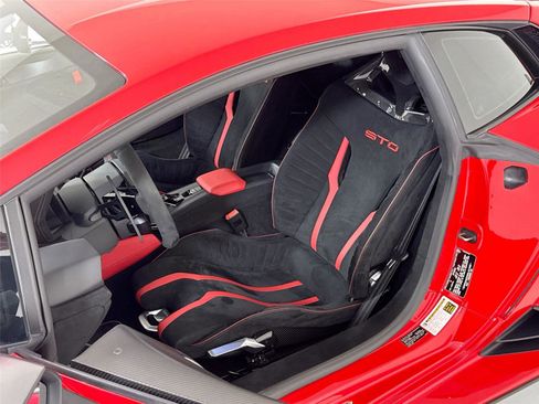 Used 2022 Lamborghini Huracan STO image 14
