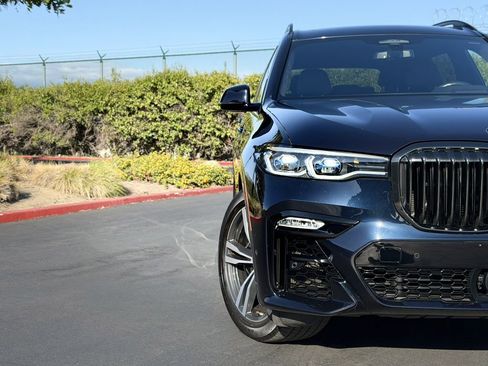 Used 2022 BMW X7 M50i AWD/4WD image 3
