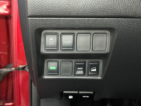 Used 2016 Nissan Rogue S AWD/4WD image 18
