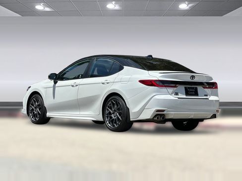 Used 2025 Toyota Camry XSE w/ Premium Plus Package AWD/4WD image 3