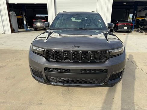 New 2025 Jeep Grand Cherokee L Limited w/ Luxury Tech Group II image 2