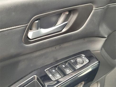 Used 2022 Nissan Pathfinder SV w/ SV Premium Package image 18