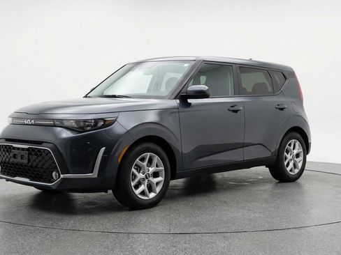 Used 2025 Kia Soul LX w/ LX Technology Package image 3