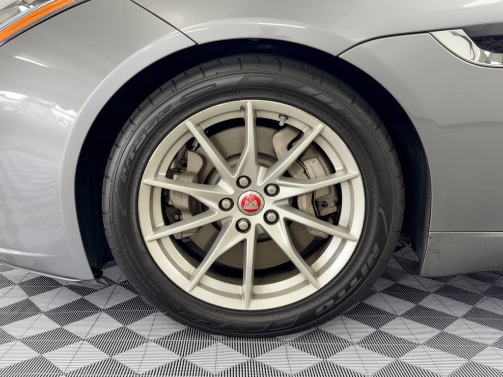 Used 2020 Jaguar F-TYPE Convertible RWD image 13