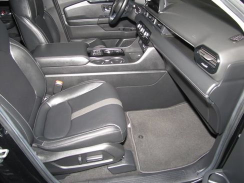 Certified 2025 Honda Pilot EX-L image 19