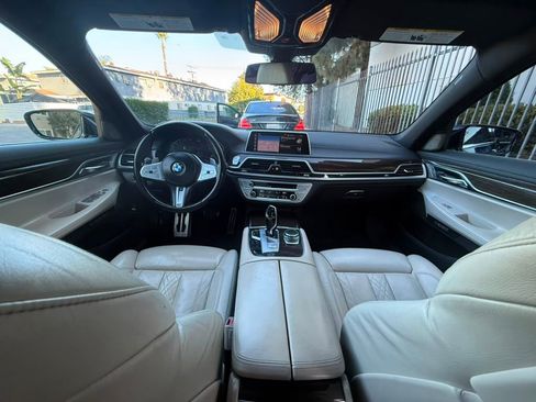 Used 2022 BMW 740i w/ M Sport Package RWD image 19