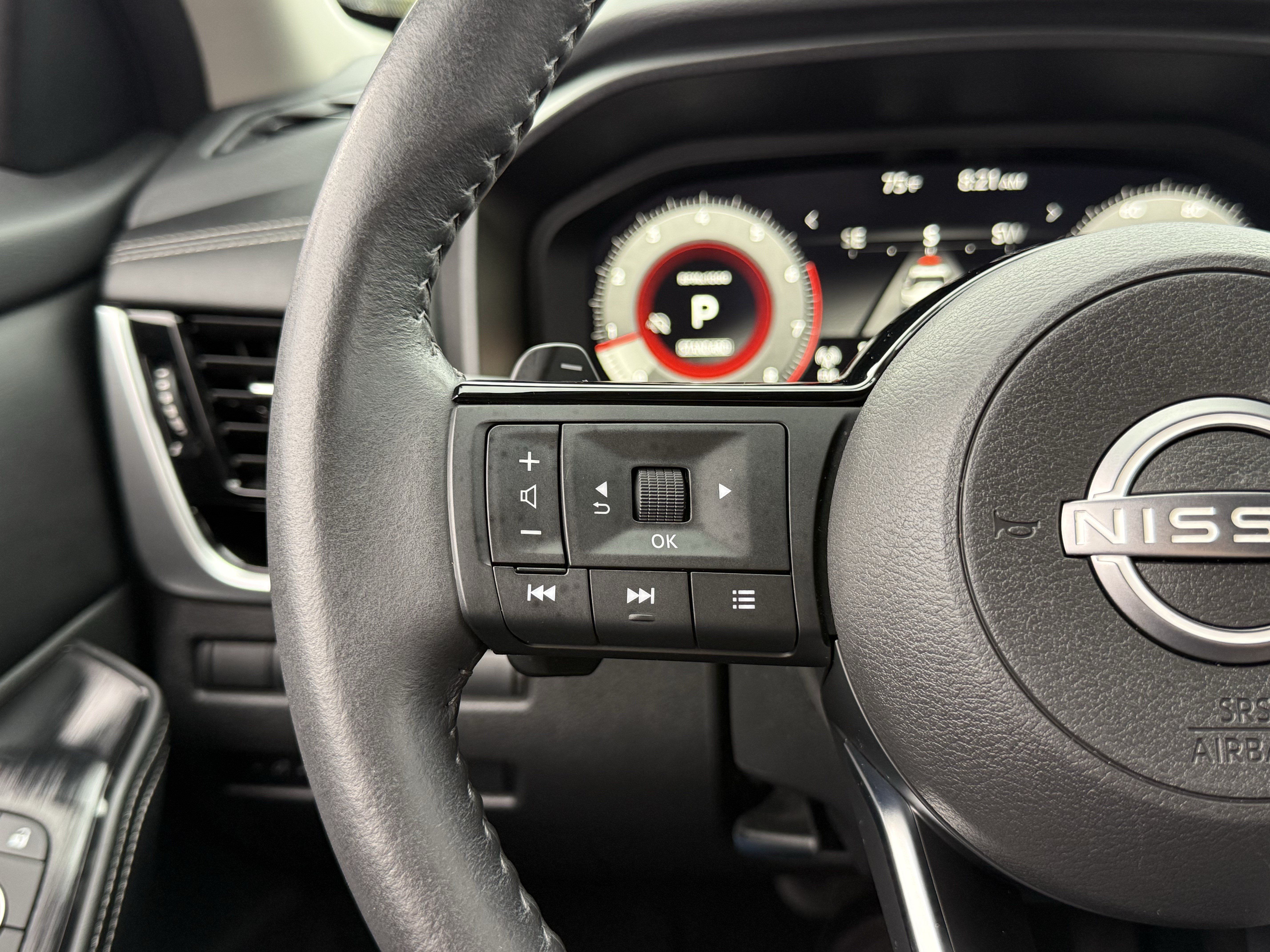 Used 2024 Nissan Rogue SL FWD image 17