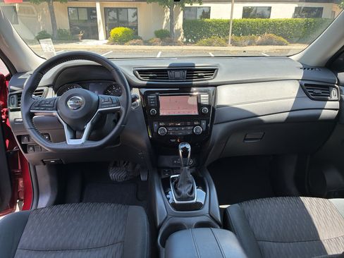 Used 2019 Nissan Rogue SV w/ Premium Package FWD image 47