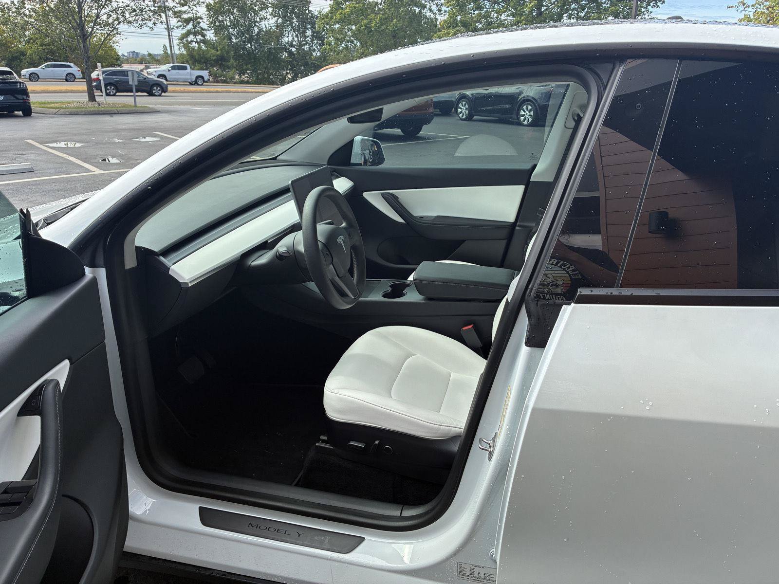 Used 2021 Tesla Model Y Long Range AWD/4WD image 18