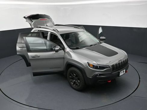 Used 2019 Jeep Cherokee Trailhawk w/ Cold Weather Group AWD/4WD image 28