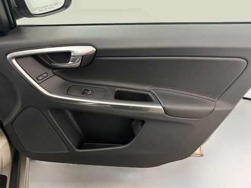 Used 2015 Volvo XC60 T6 Premier Plus AWD/4WD image 34