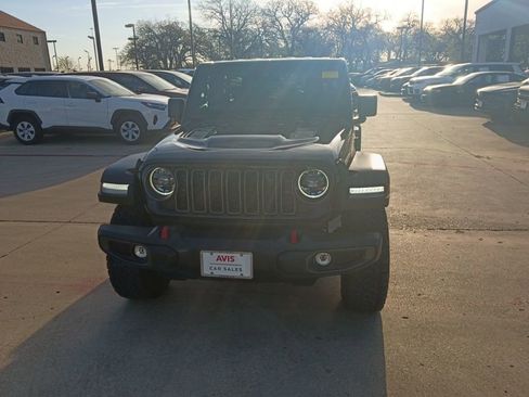 Used 2025 Jeep Wrangler Unlimited Rubicon w/ Convenience Group image 5