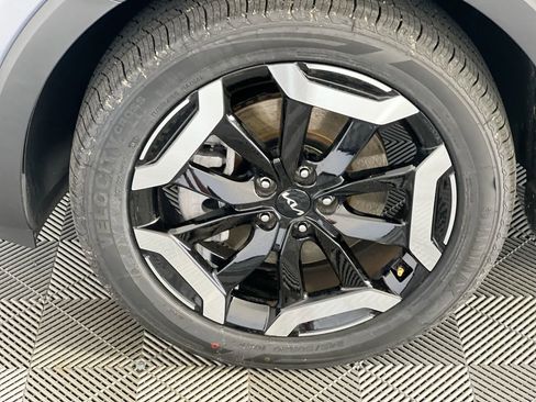 Certified 2023 Kia Telluride S w/ S Sunroof Package FWD image 11