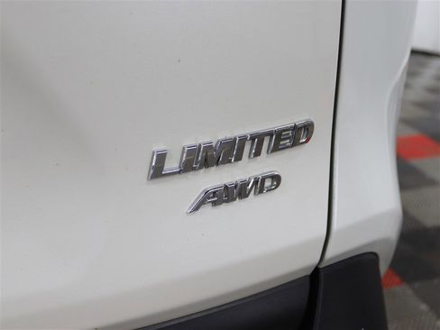 Used 2022 Toyota RAV4 Limited image 8