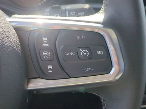 Used 2025 Jeep Wrangler Unlimited Sahara AWD/4WD image 27