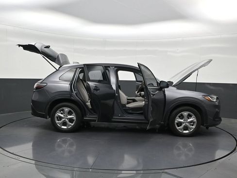 Used 2025 Honda HR-V LX image 31