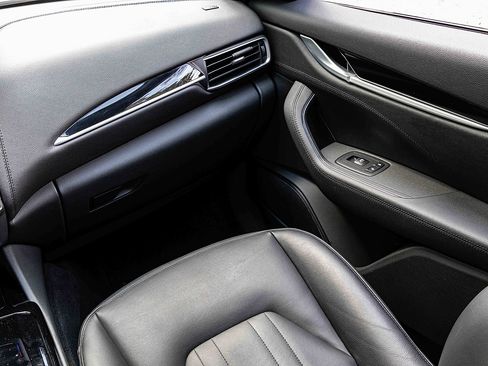 Used 2021 Maserati Levante image 18