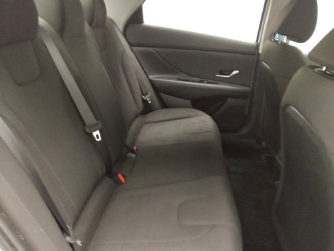 Used 2025 Hyundai Elantra SE FWD image 19